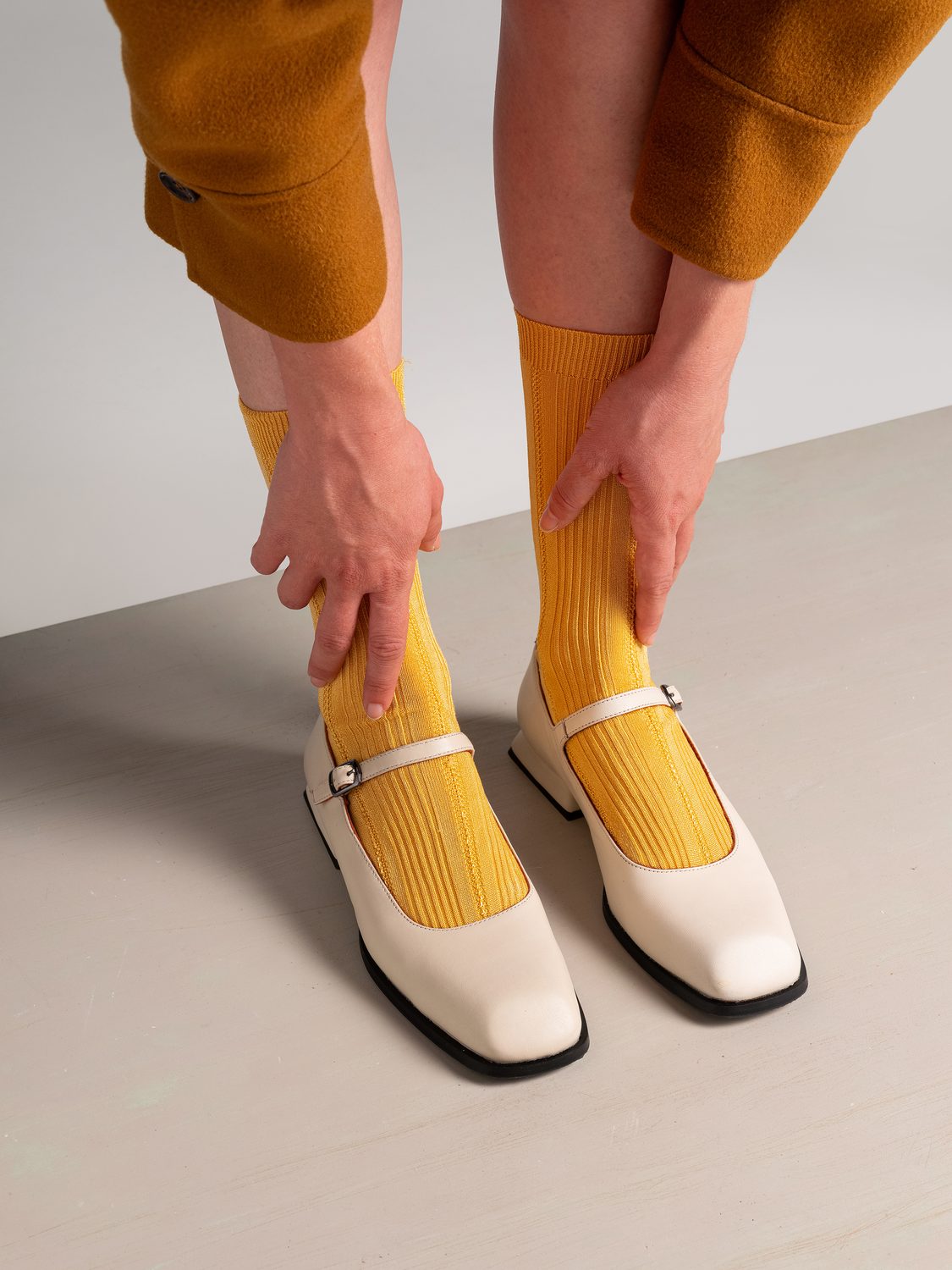 Atera product photo, fashion, studio shot, frame 8
