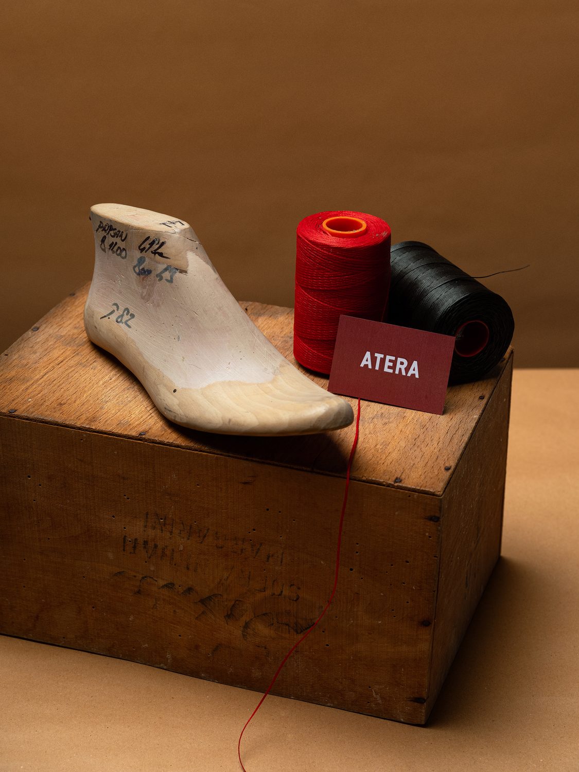 Atera product photo, fashion, studio shot, frame 18