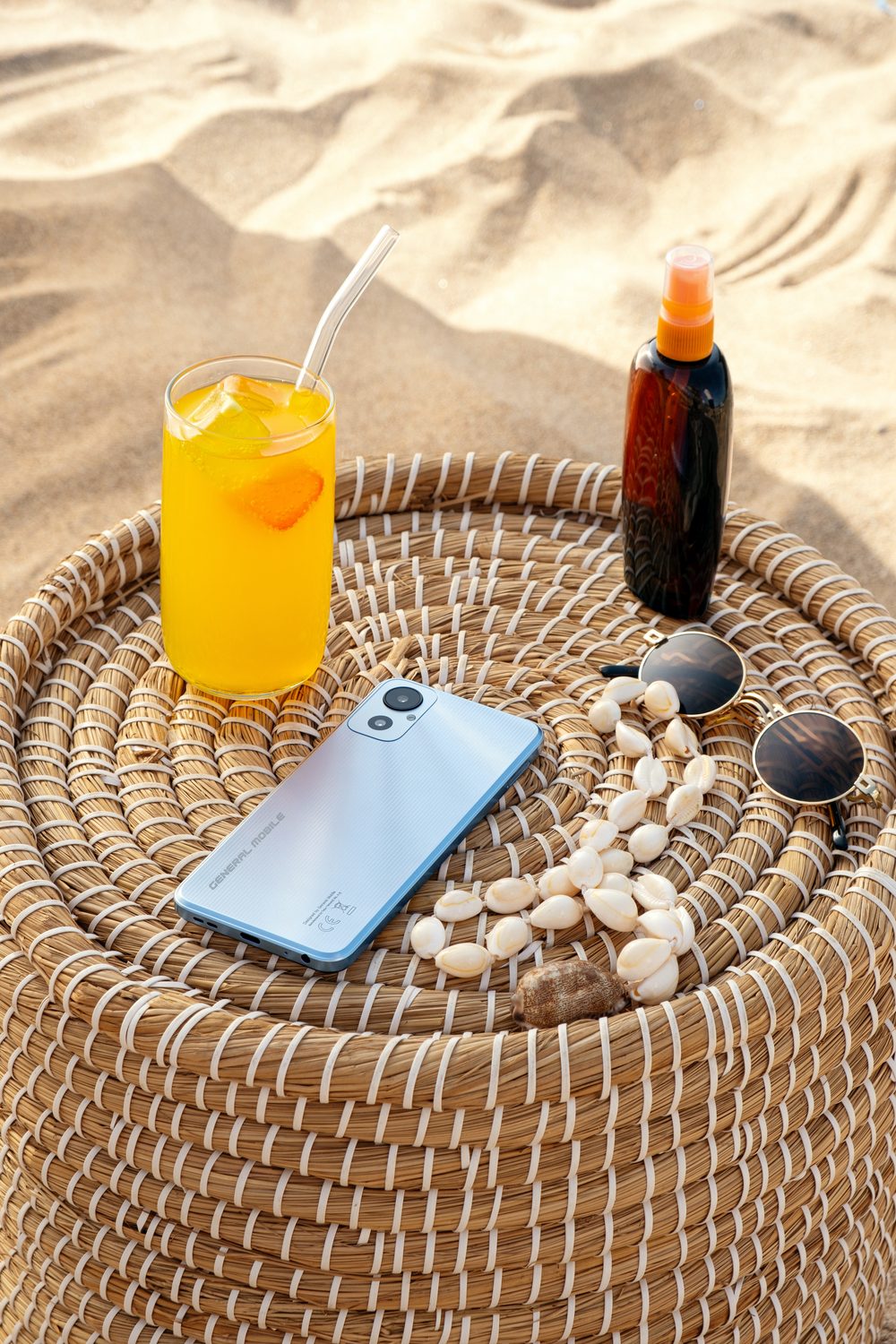 General Mobile product photo, product & tech, studio shot, frame 16