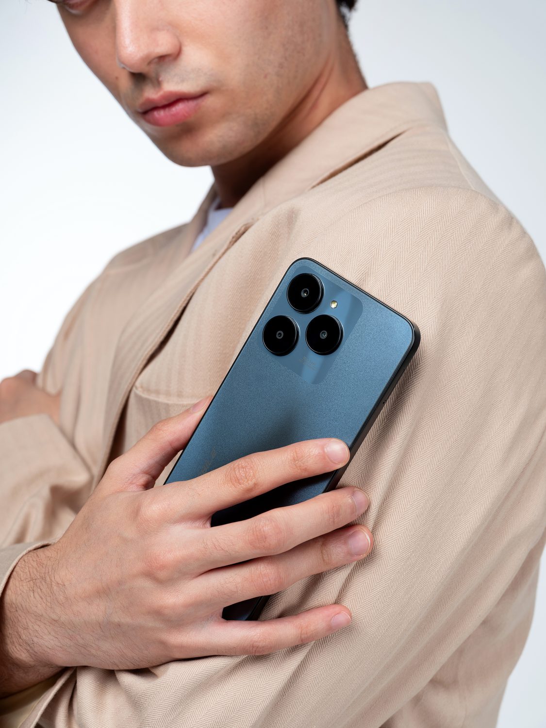 General Mobile product photo, product & tech, studio shot, frame 40