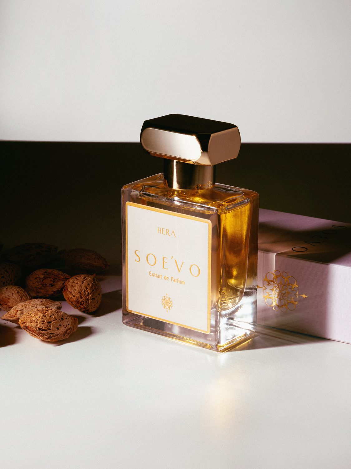 Soe'vo product photo, fragrance, studio shot, frame 15