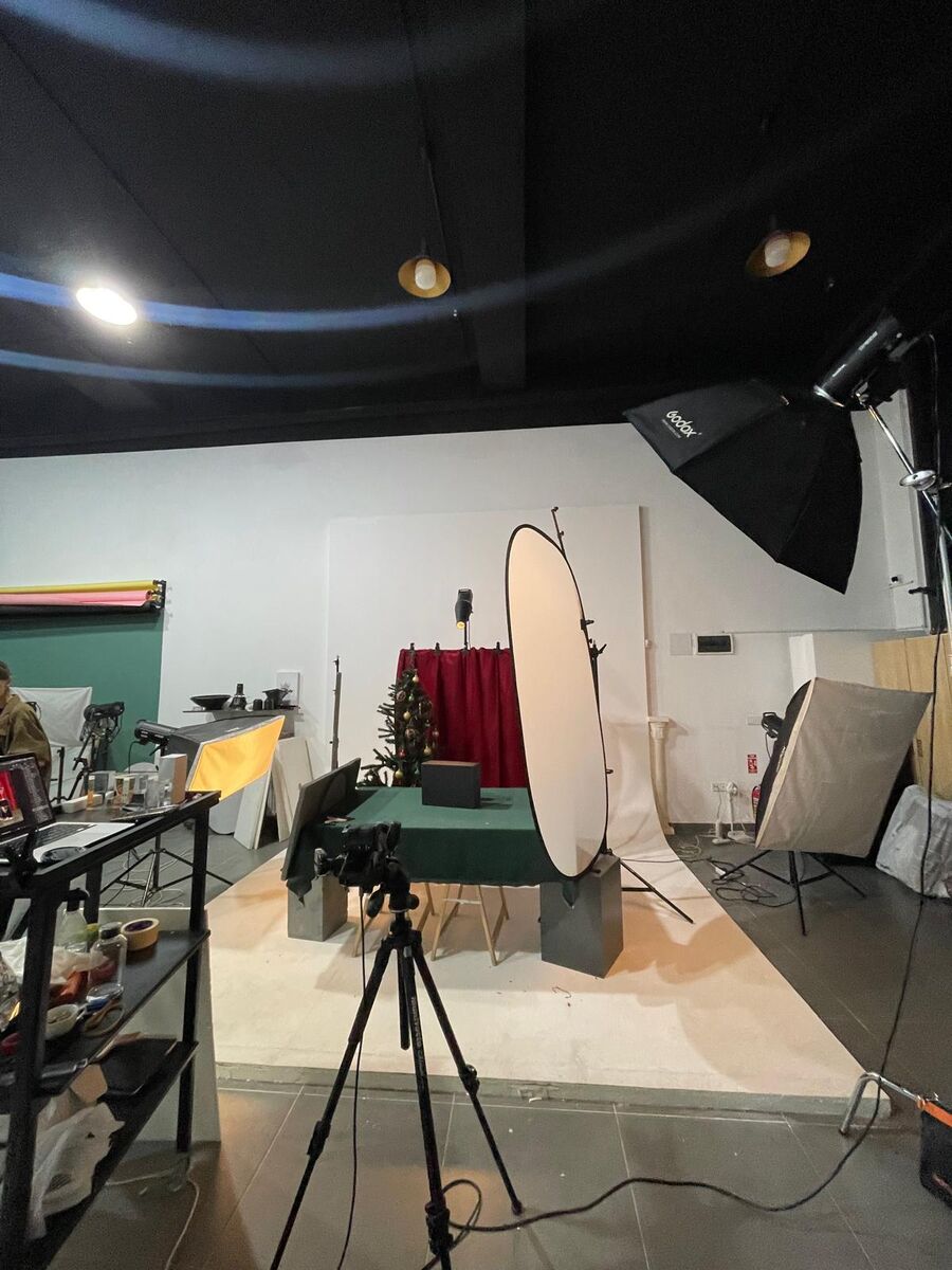 Shoot setup with softbox and reflector